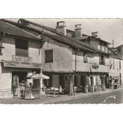 Photo Cpsm Cpm 65 SAINT-SAVIN. Bar et Alimentation Bourdet avec Cartes Postales