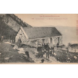 66 TYPES BASQUES. Le Canigou Maison Forestière de Balatg avec Mule ou Ane