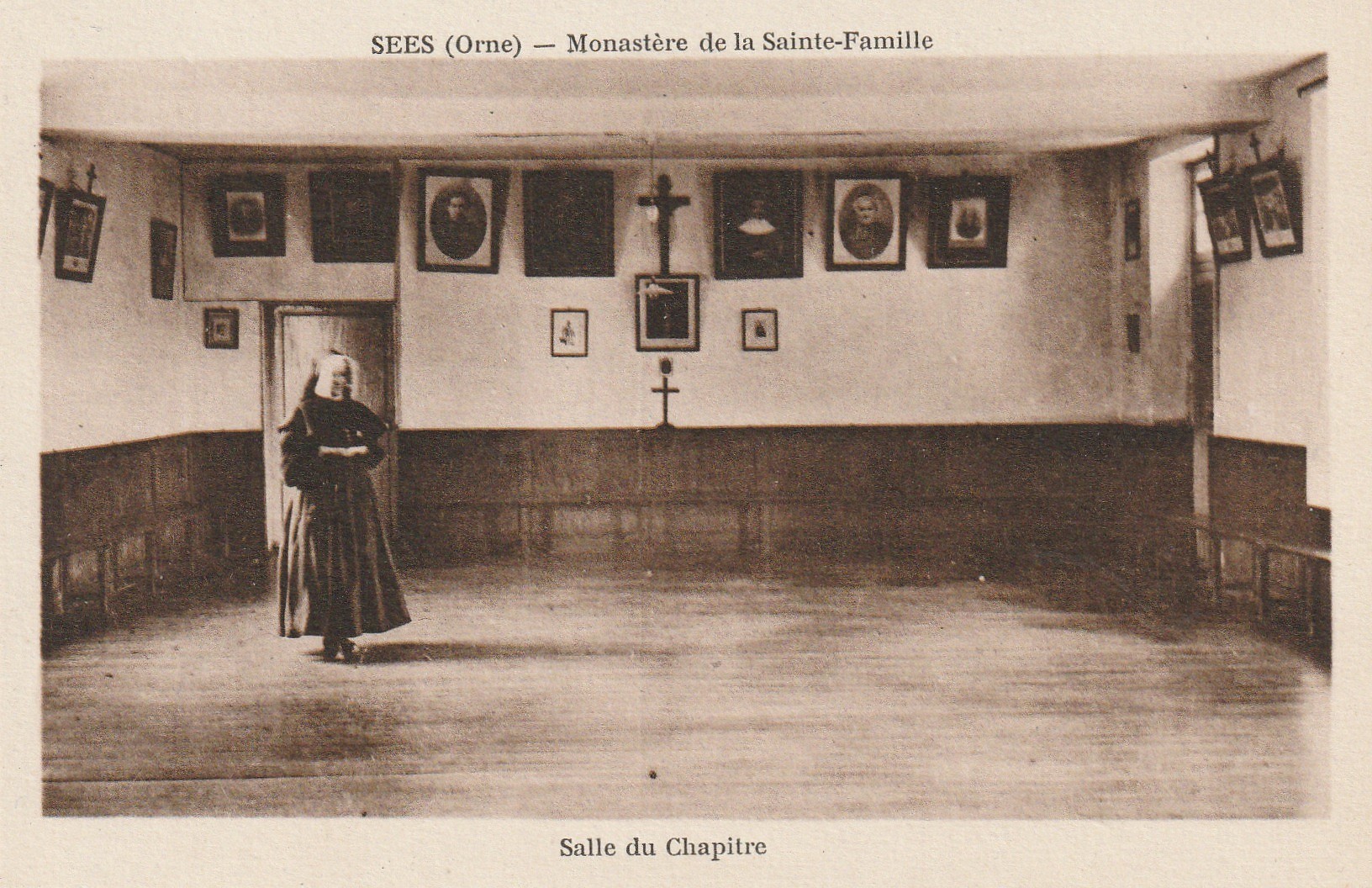 61 SEES. Salle Chapitre Monastère Sainte-Famille