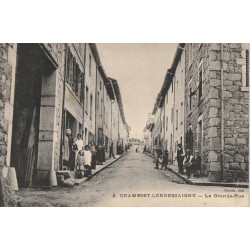 69 CHAMBOST-LONGESSAIGNE. La Grande Rue bien animée 1925