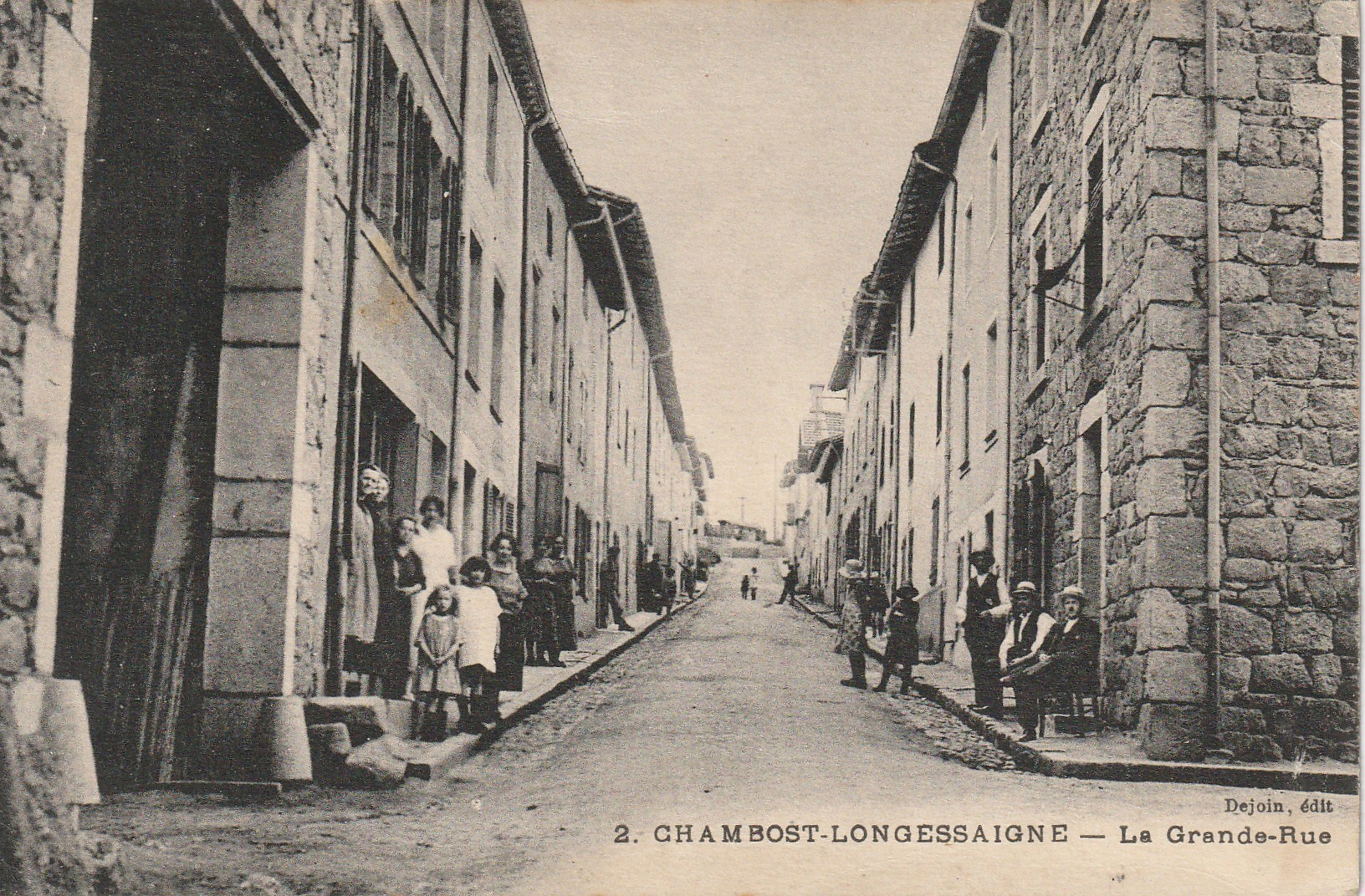 69 CHAMBOST-LONGESSAIGNE. La Grande Rue bien animée 1925