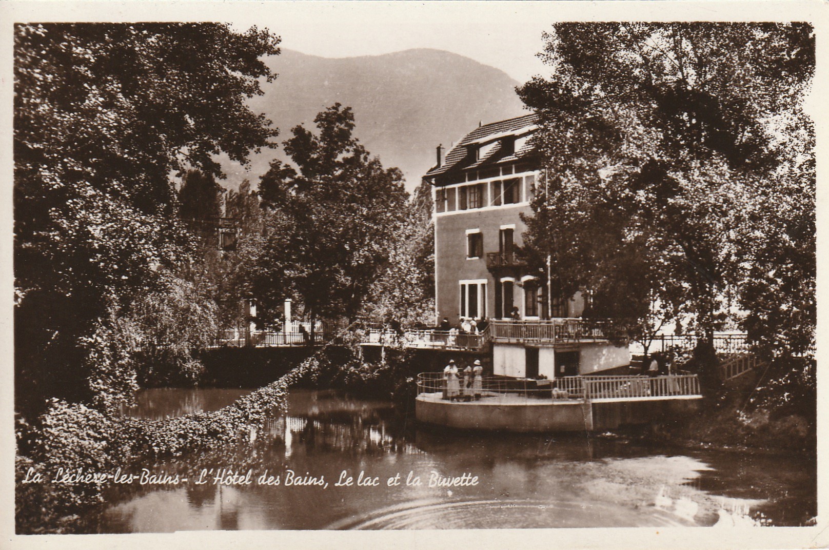 Photo Cpsm petit format 73 LA LECHERE-LES-BAINS. Hôtel des Bains, Lac et Buvette
