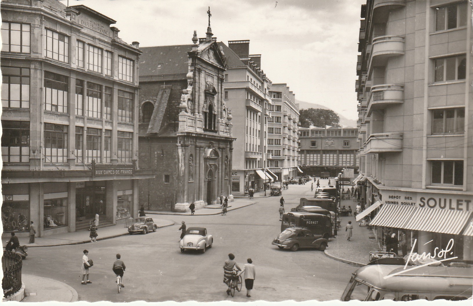Photo Cpsm 73 CHAMBERY. Eglise, magasins Dames de France et Soulet rue Saint-Antoine 1957