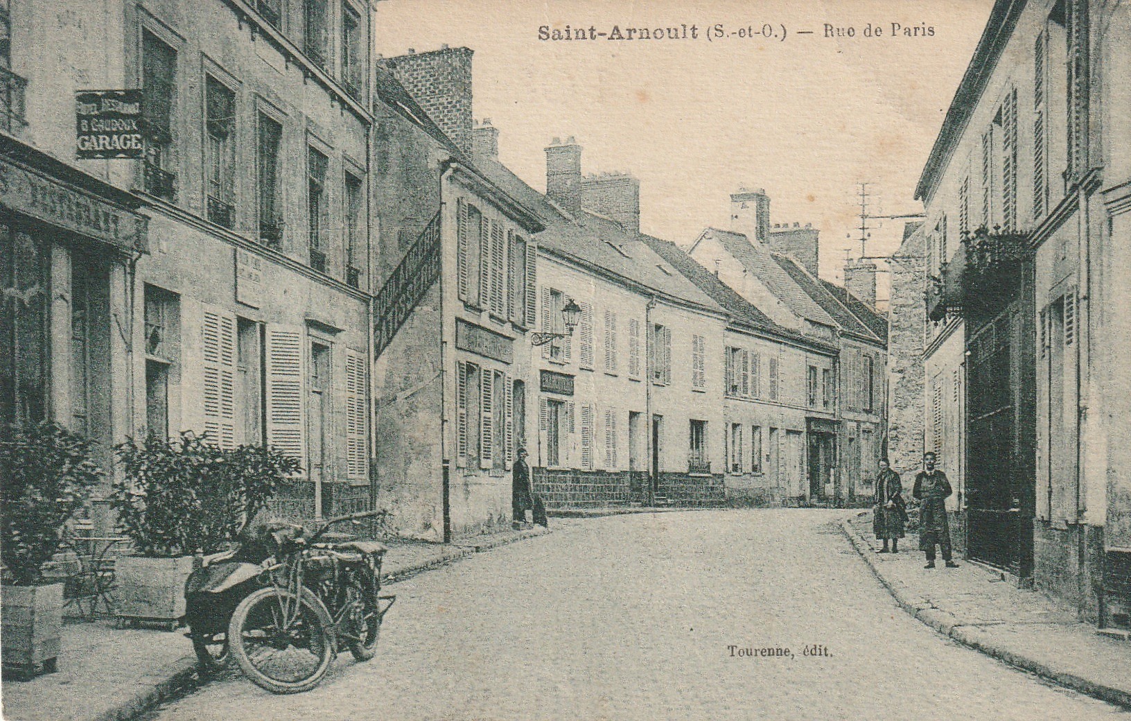 78 SAINT-ARNOULT EN YVELINES. Moto side car devant le Restaurant