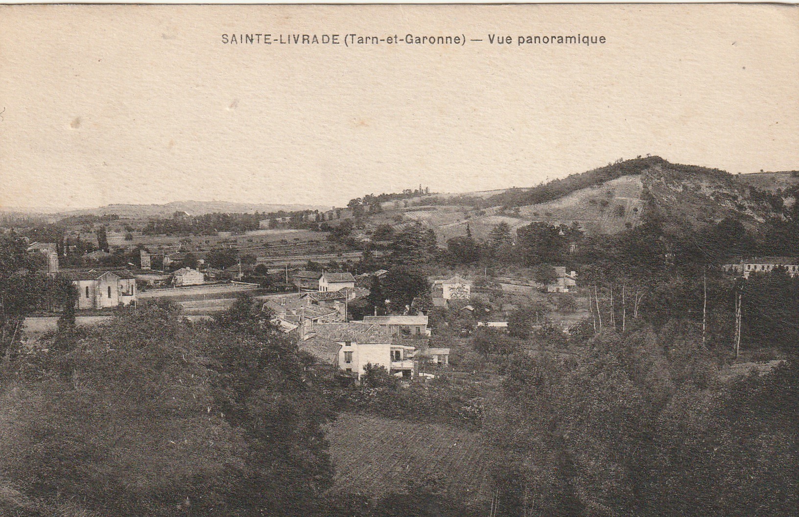 82 SAINTE-LIVRADE. Vue sur le Village 1947