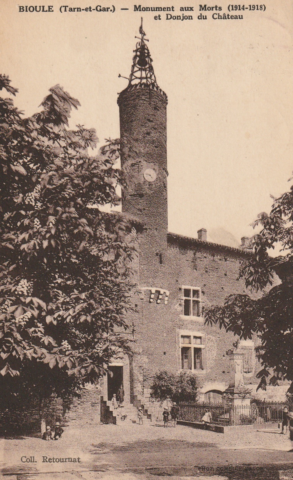 82 BIOULE. Monument aux Morts et Donjon du Château 1936 avec enfants