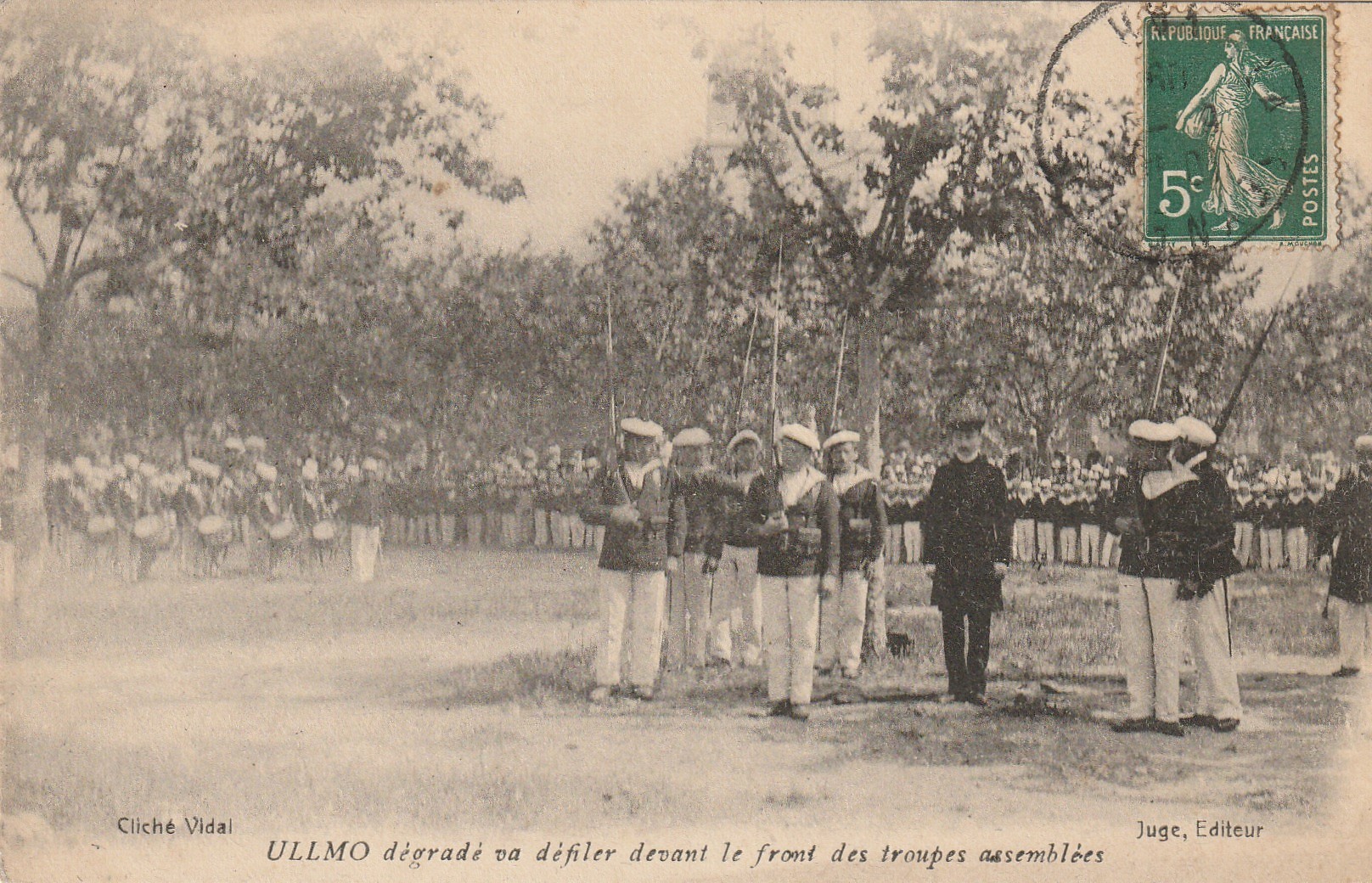 83 TOULON. Ullmo dégradé va défiler devant le front des Troupes assemblées 1909