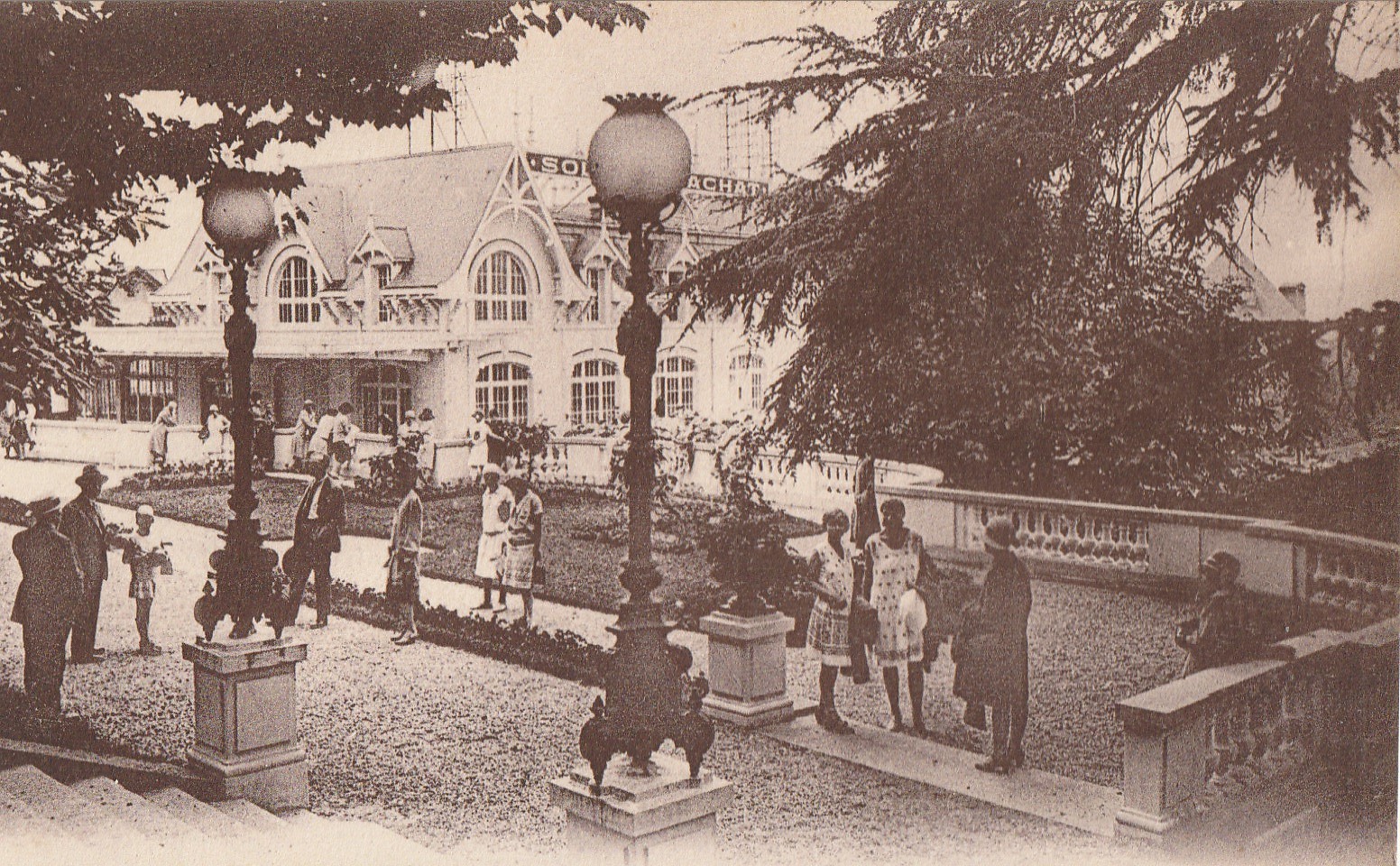 15 cpa 74 EVIAN-LES-BAINS. Cachat, Jetée, Casino, Ermitage & Royat & Splendide Hôtel, Lac régates