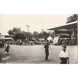 Photo Cpsm petit format Algérie. DJIDJELLI. Gare des Cars