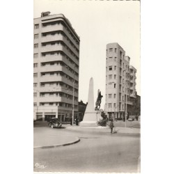 Photo Cpsm petit format Algérie. CONSTANTINE. Place Pyramide