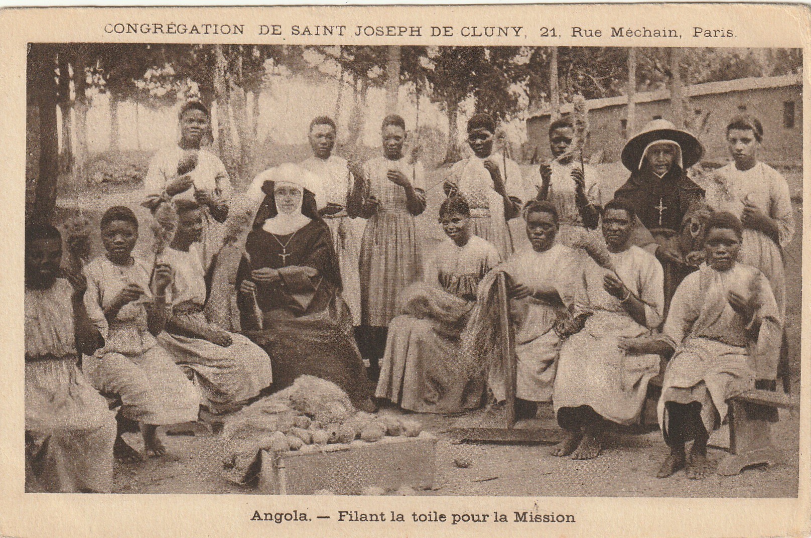 ANGOLA. Filant la toile pour la Mission