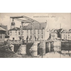 MERBES-LE-CHATEAU. Le Pont sur la Sambre bien animé