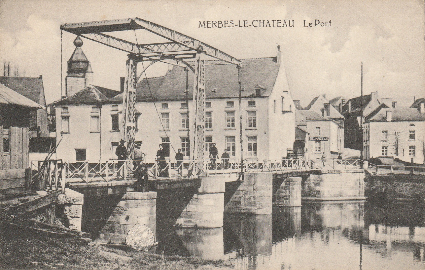 MERBES-LE-CHATEAU. Le Pont sur la Sambre bien animé