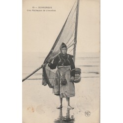 59 DUNKERQUE. Pêcheuse de Crevettes 1910. Pêcheurs et Crustacés Métiers de la Mer