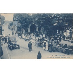 44 LA BERNERIE EN RETZ. Place du Marché et rue de la Gare