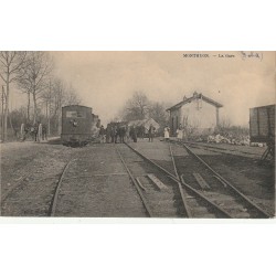 77 MONTHYON. Attelage et Train dans la Gare 1933