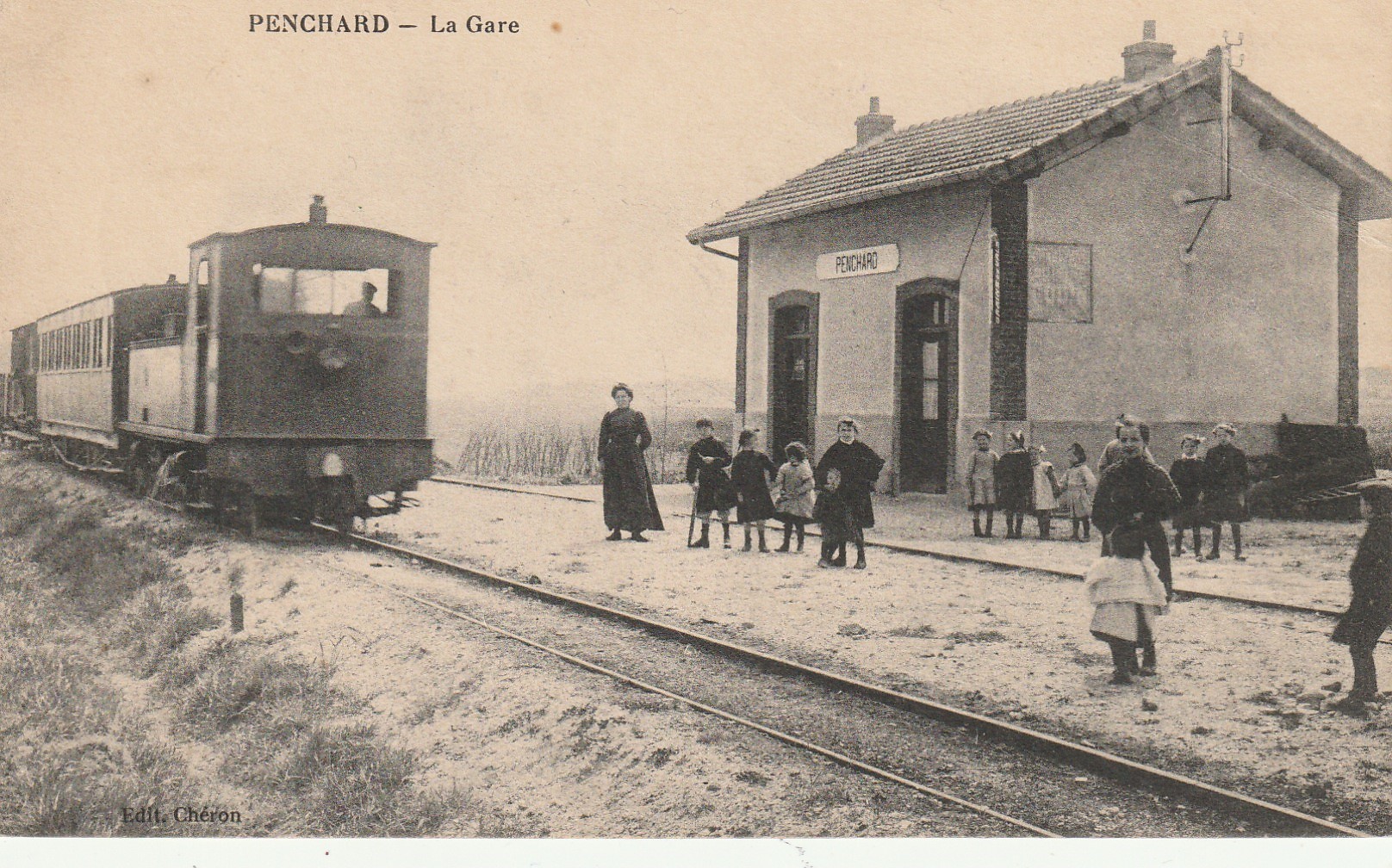 77 PENCHARD. Train dans la Gare 1915