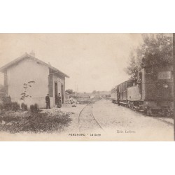 77 PENCHARD. Train dans la Gare avec employés