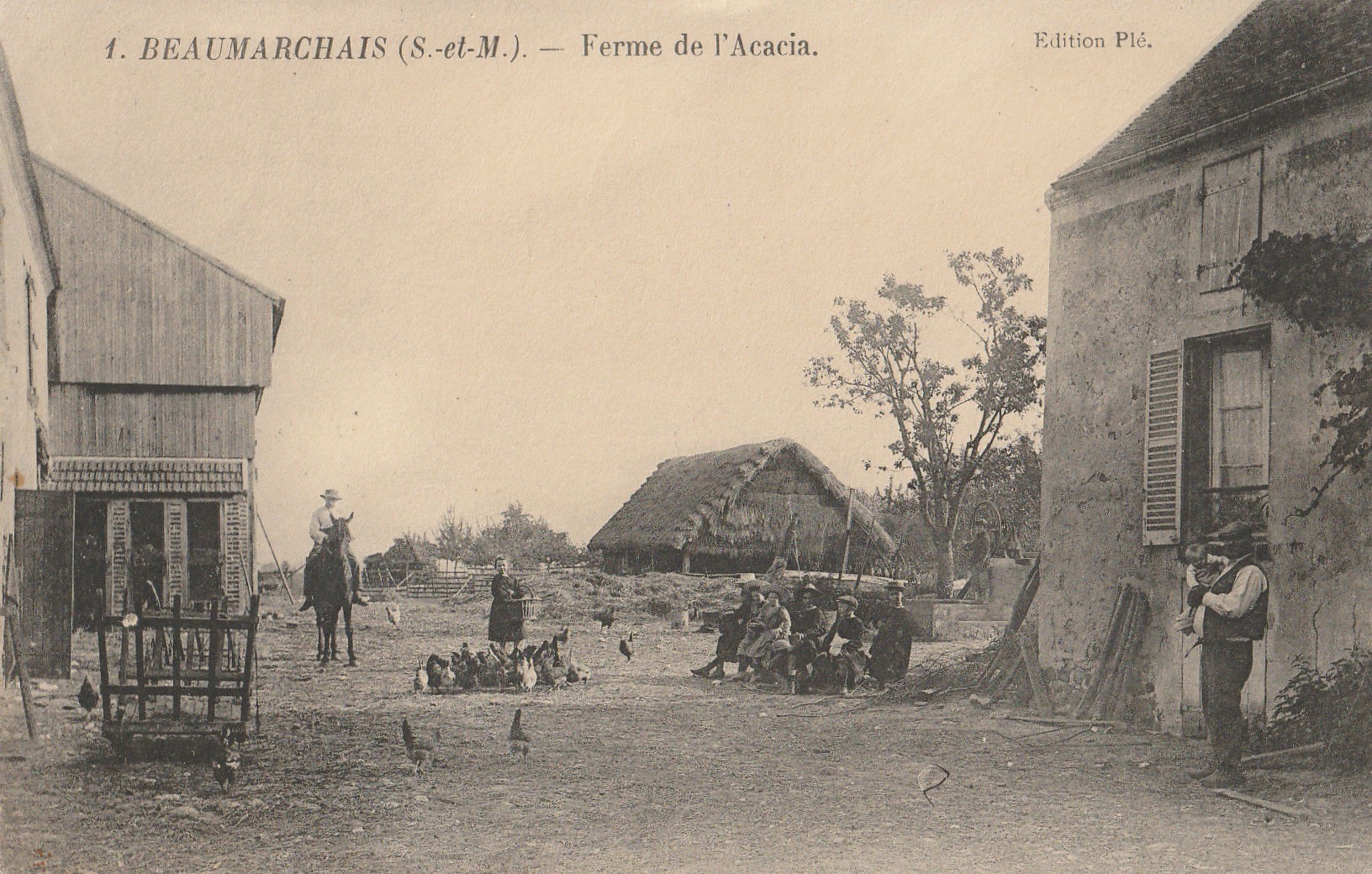 77 BEAUMARCHAIS. Ferme de l'Acacia bien animée 1907