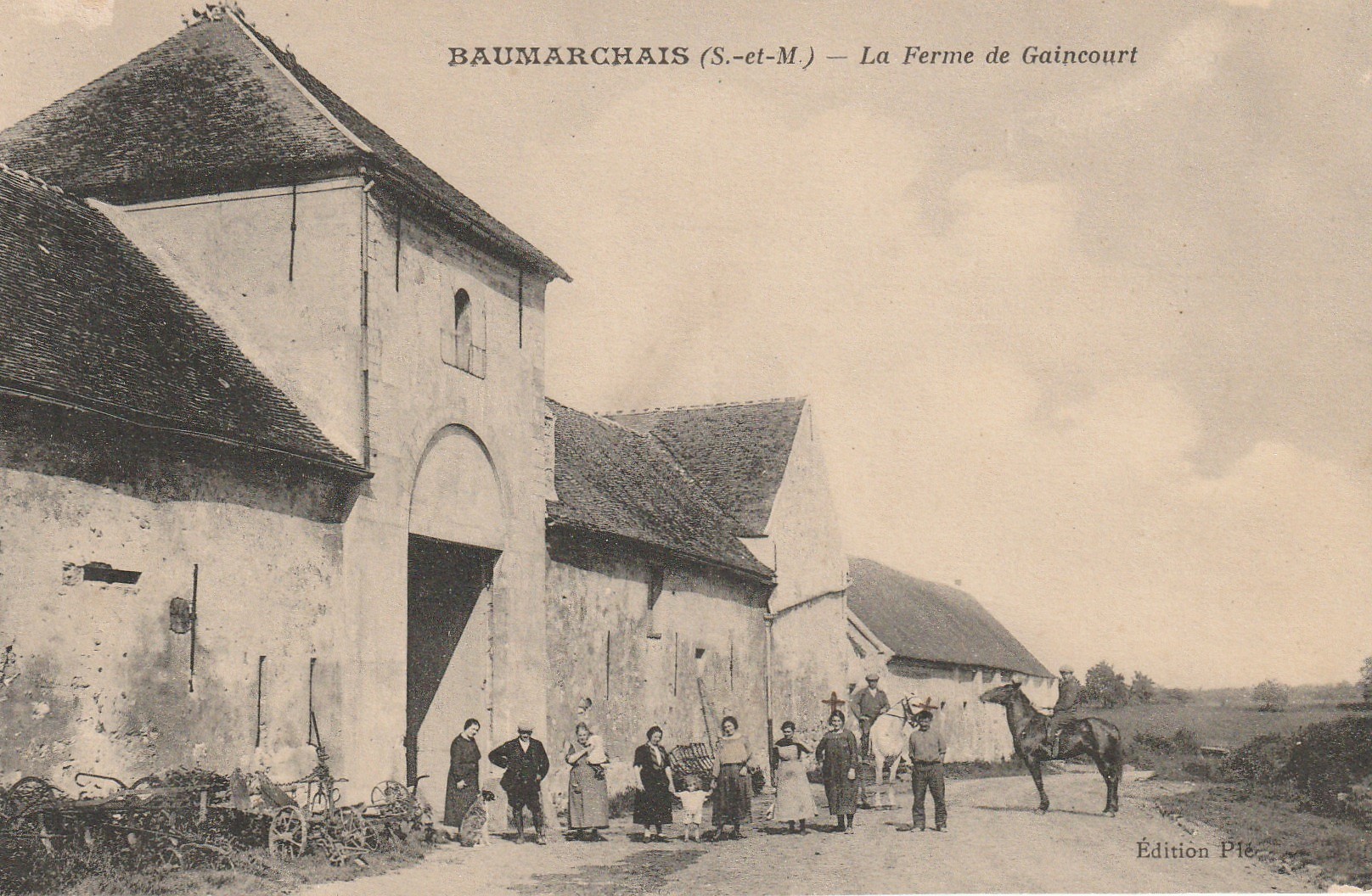 77 BEAUMARCHAIS. Ferme de Gaincourt bien animée