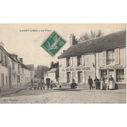 60 LAGNY-LE-SEC. Hôtel Tabac Epicerie Levasseur sur la Place