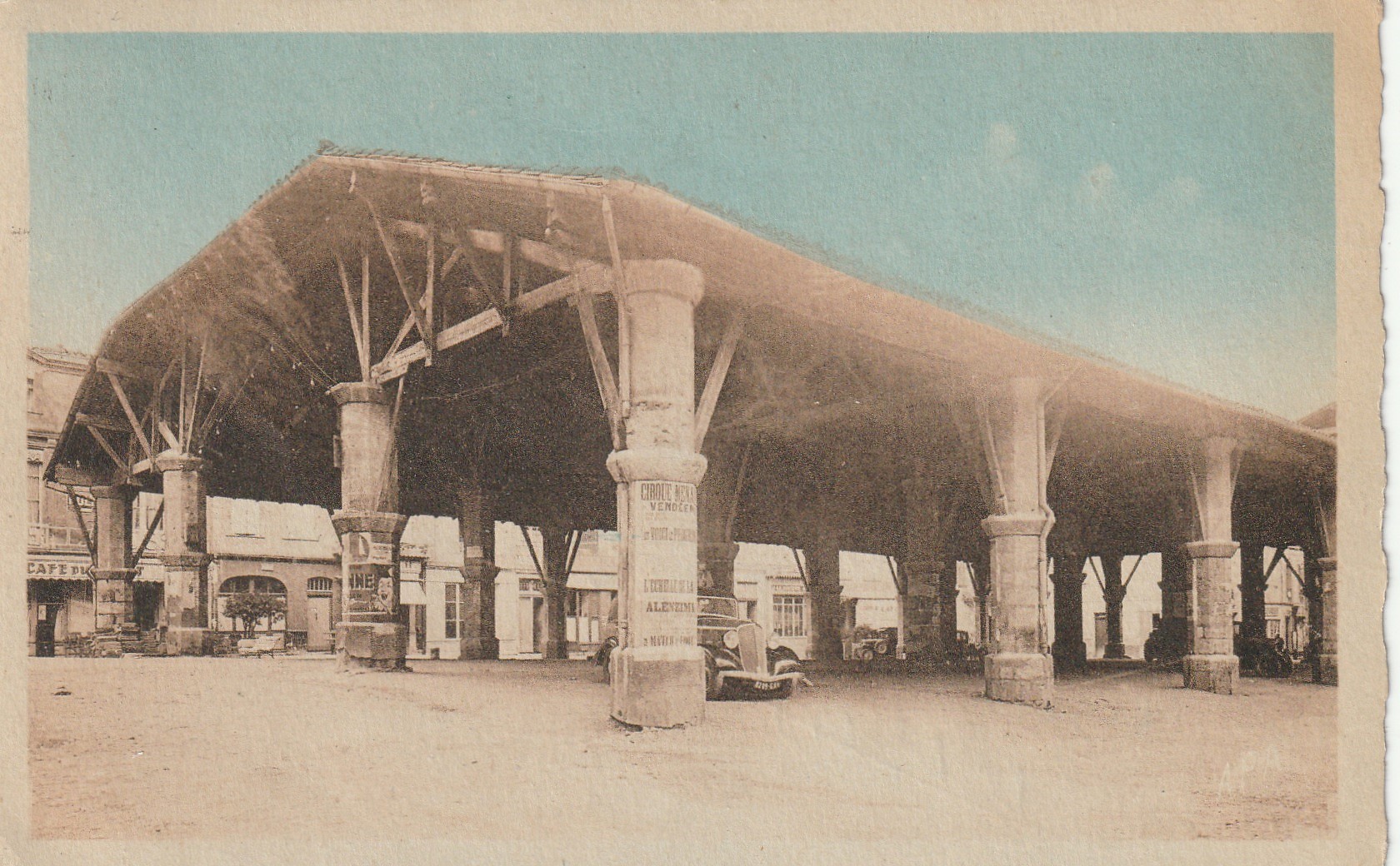 32 GIMONT. La Halle Centrale 1960 carte dentelée à la ficelle...