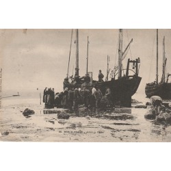 62 BERCK PLAGE. Avant la Pêche. Livraison des vivres sur Bateau 1908. Poissons Pêcheurs et métiers de la Mer