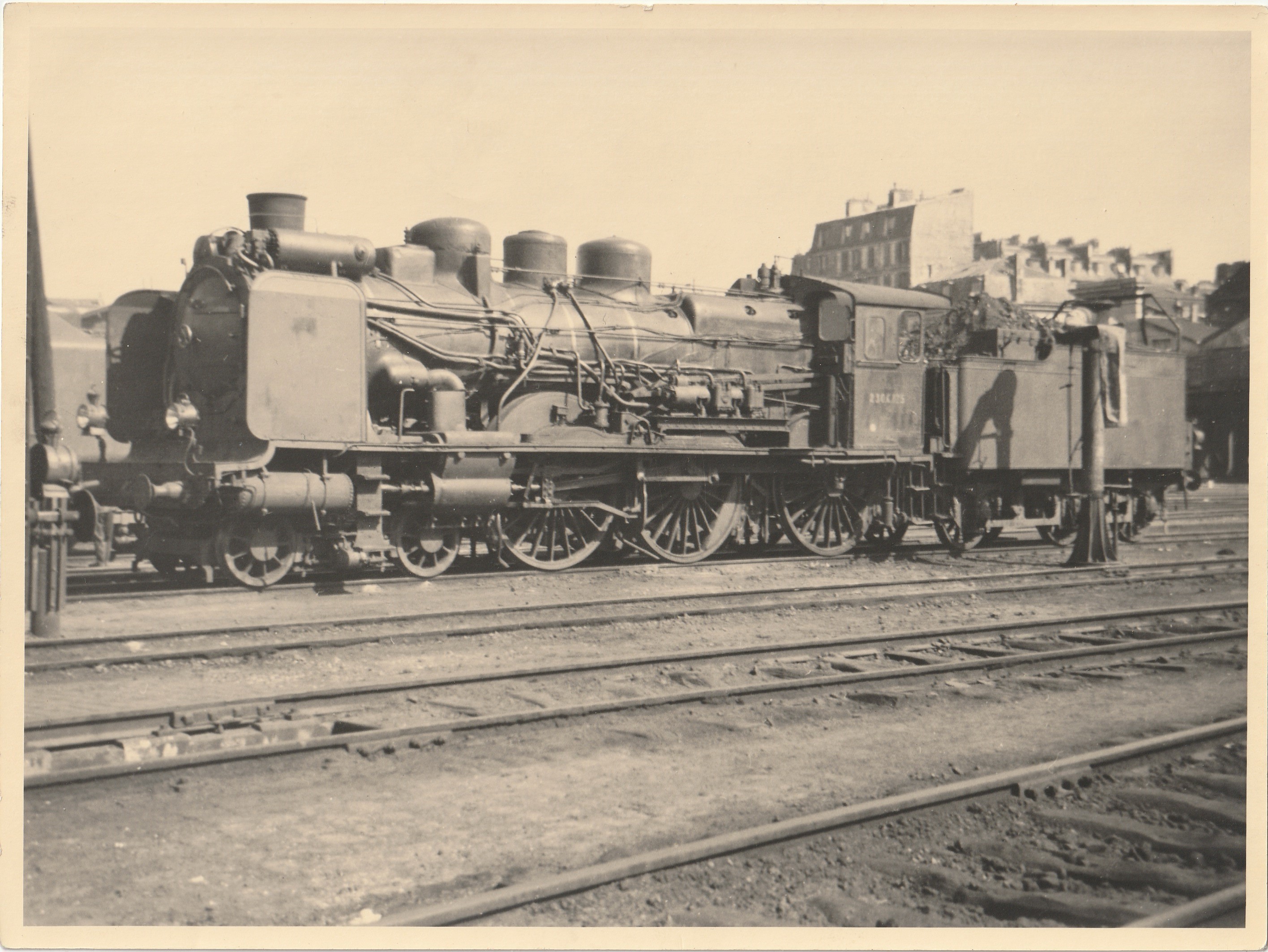 Photo style carte postale. TRAIN & LOCOMOTIVES " MOUNTAI " 1-241. A Paris La Villette. Carte gigantesque 24 x 18 cm