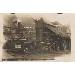 Métiers UNE FERME. Avec moissonneuse batteuse Mc Cormick et charrue Huard