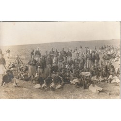 TUNISIE. Groupe de militaires Zouaves pendant le repos 1911