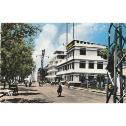 Photo Cpsm petit format MARTINIQUE. Rue de la Liberté. Banque Crédit Martiniquais