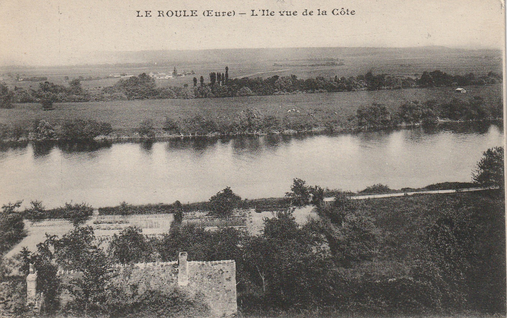 27 LE ROULE. L'Île vue de la Côte 1918
