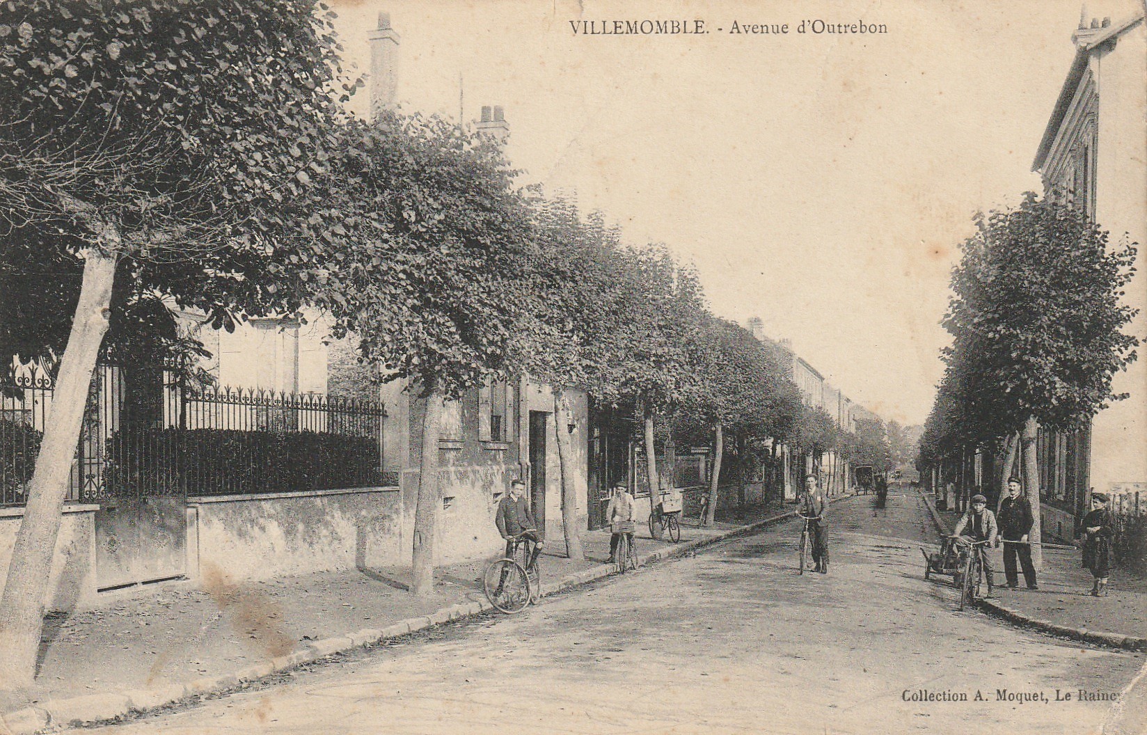 93 VILLEMOMBLE. Nombreux cyclistes Avenue d'Outrebon