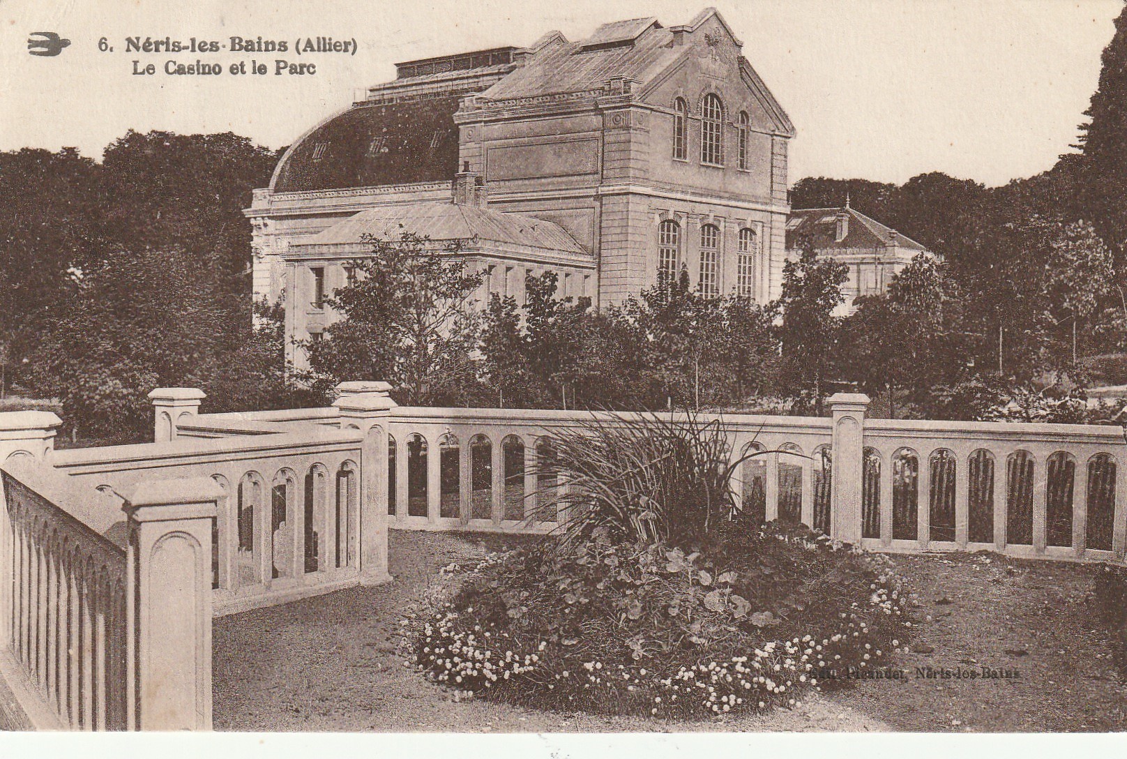 03 NERIS-LES-BAINS. Casino et Parc 1923