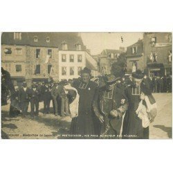 Rare Carte Photo 22 TREGUIER. Bénédiction du Calvaire de Protestation. Retour des Pélerins vers 1900