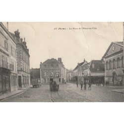 51 AY. Tramway "Picon" Place Hôtel de Ville 1915