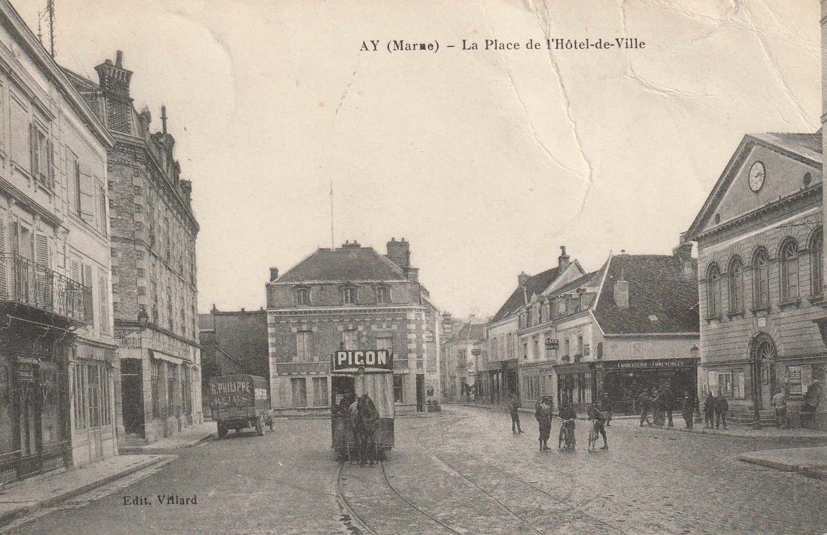 51 AY. Tramway "Picon" Place Hôtel de Ville 1915