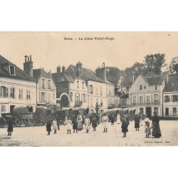 89 SENS. La Place Victor Hugo 1907 Marché devant restaurant Au Pigeon Voyageur ex Place du Samedi