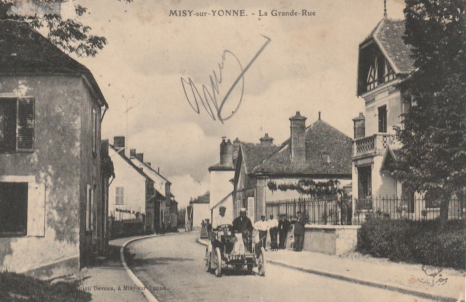 77 MISY SUR YONNE. Voiture Didot sur Grande Rue
