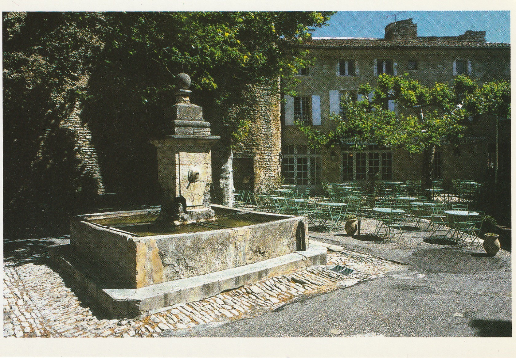 Photo cpsm grand format 84 GORDES. Fontaine Place du Château