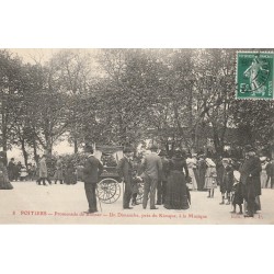86 POITIERS. Promenade de Blossac. Un Dimanche près du Kiosque à la Musique 1908