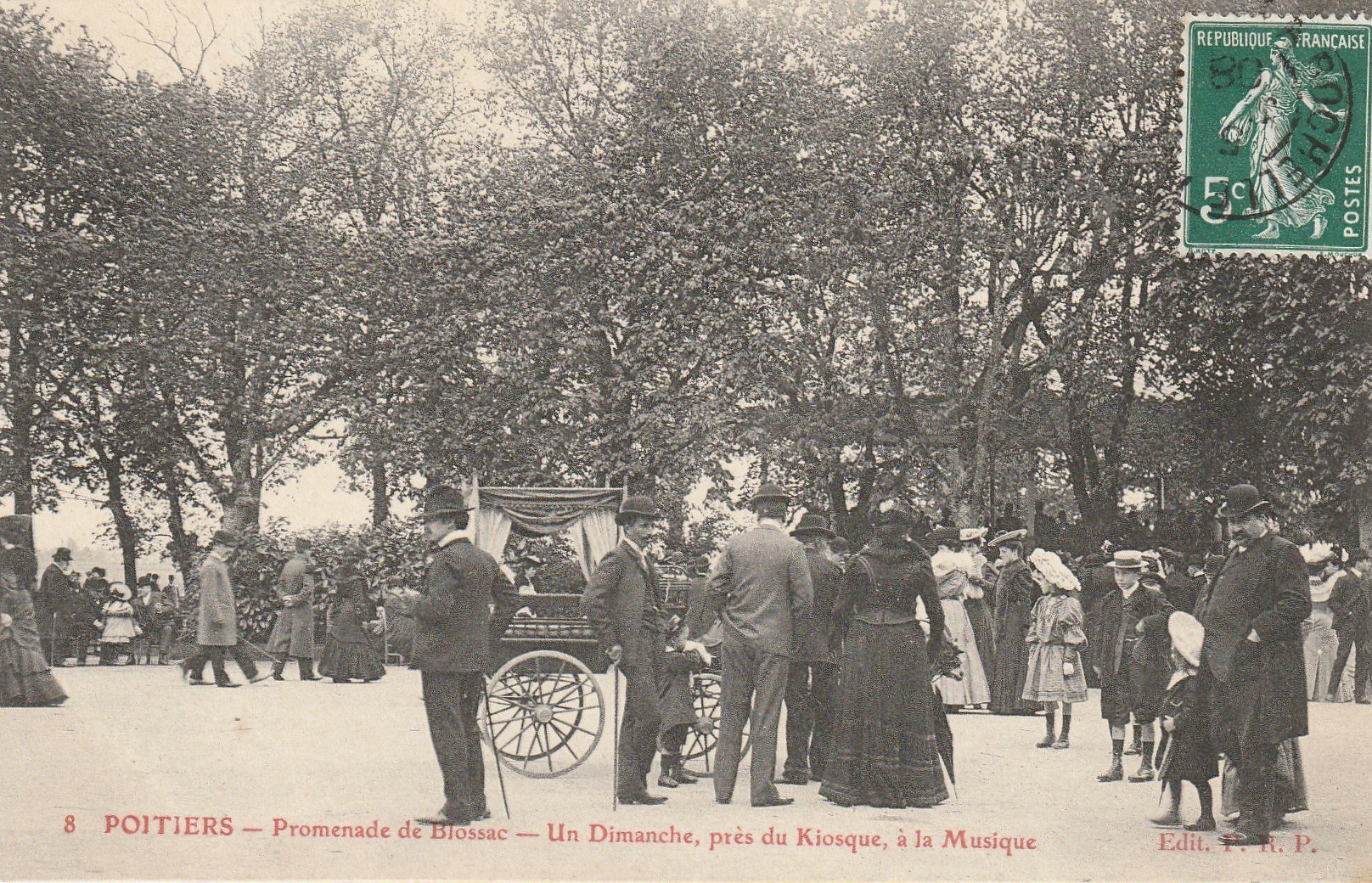86 POITIERS. Promenade de Blossac. Un Dimanche près du Kiosque à la Musique 1908