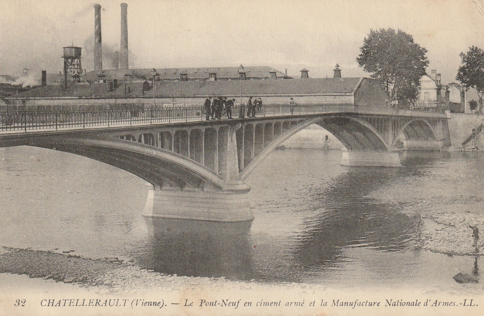 86 CHATELLERAULT. Manufacture Nationale Armes et Pont Neuf en ciment 1917