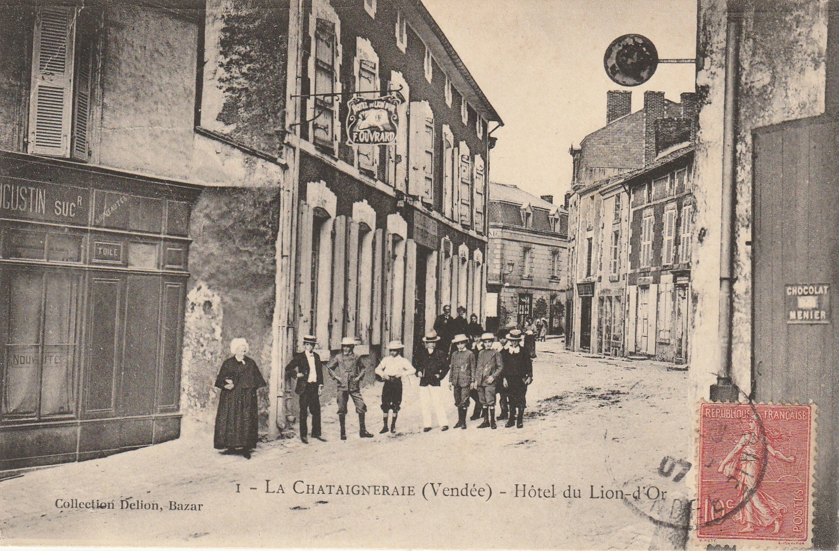 85 LA CHATAIGNERAIE. Hôtel du Lion d'Or et Commerce de toiles Augustin 1907