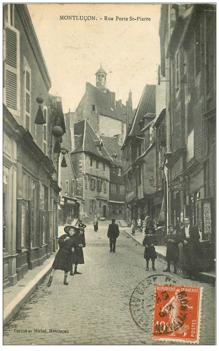 03 MONTLUCON. Rue Porte Saint-Pierre 1911. Magasin Cartes Postales et Photos