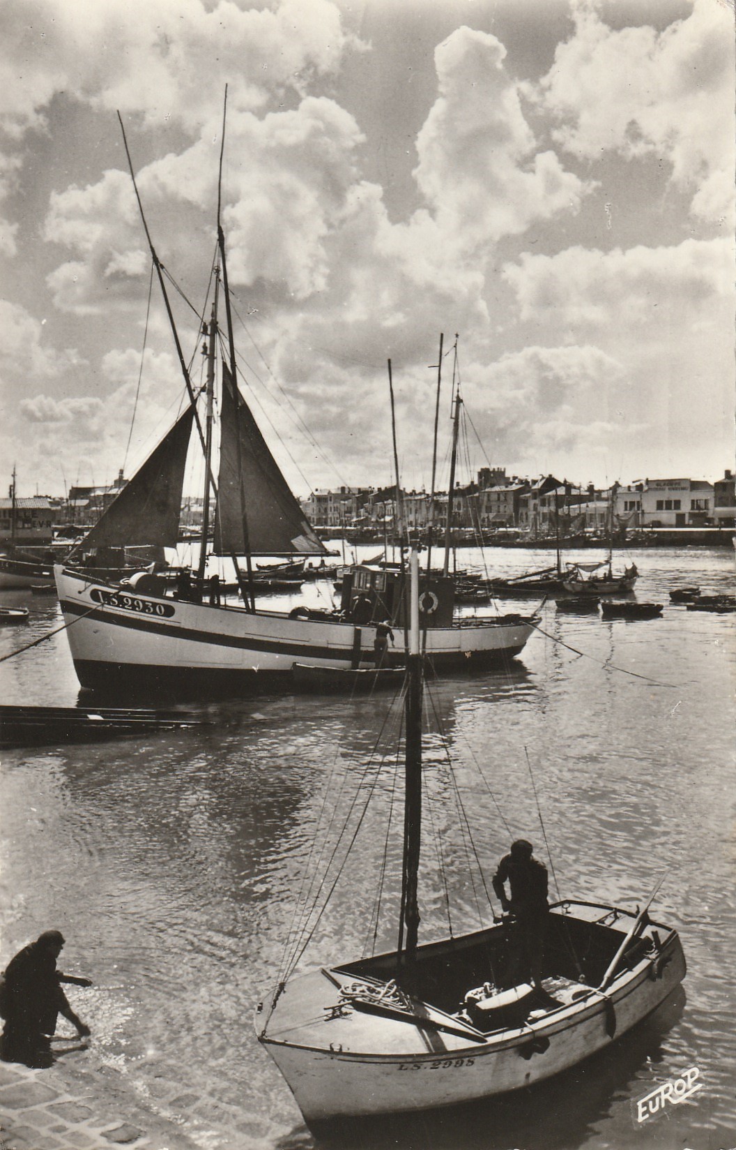 Photo Cpsm petit format 85 LES SABLES D'OLONNE 1967 Bateaux de Pêcheurs