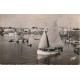 Photo Cpsm petit format 85 ILE D'YEU. Un " Nazou " rentrant au Port 1960