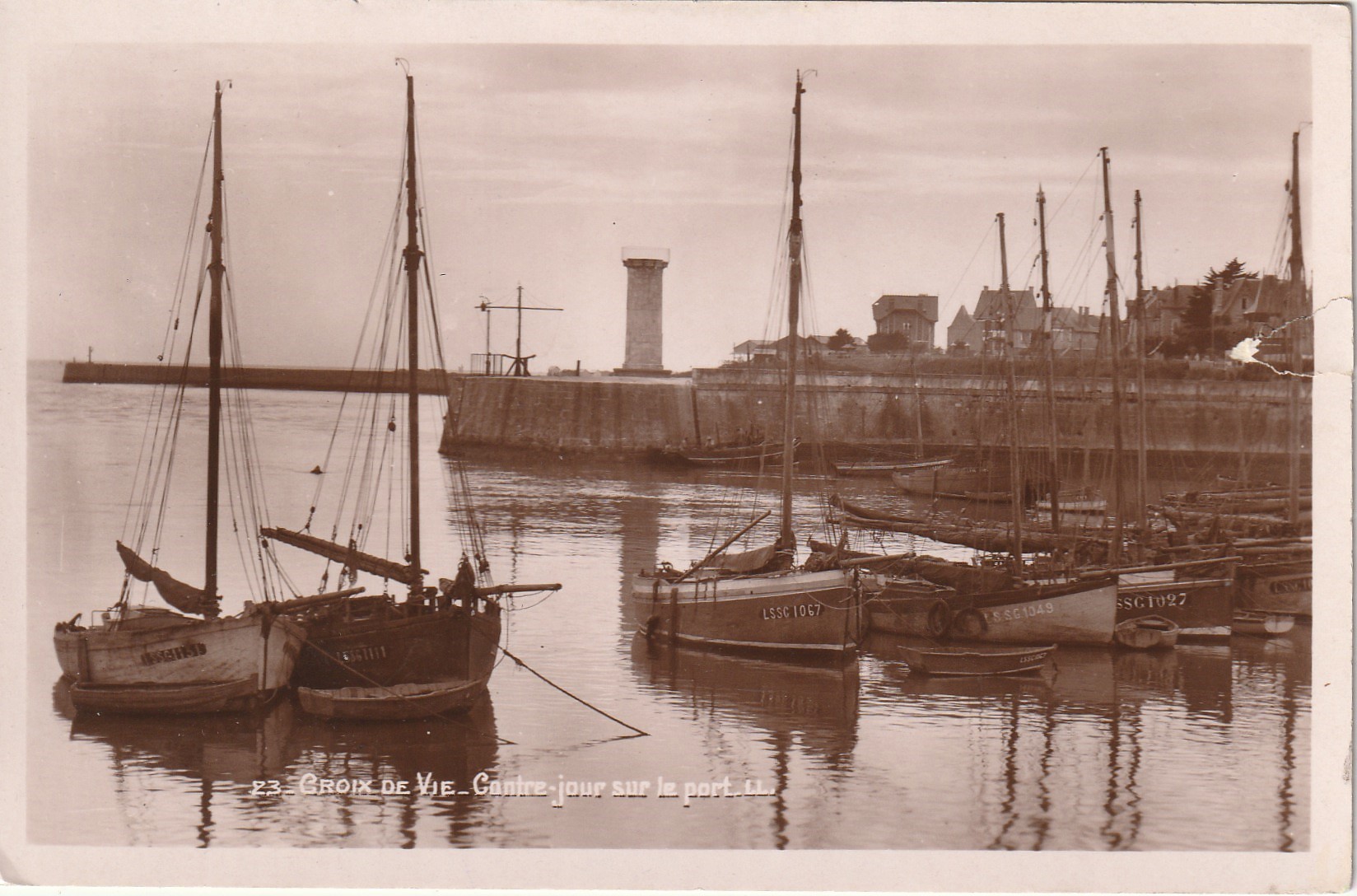 Photo Cpsm petit format 85 CROIX DE VIE. Le Port barques de Pêcheurs