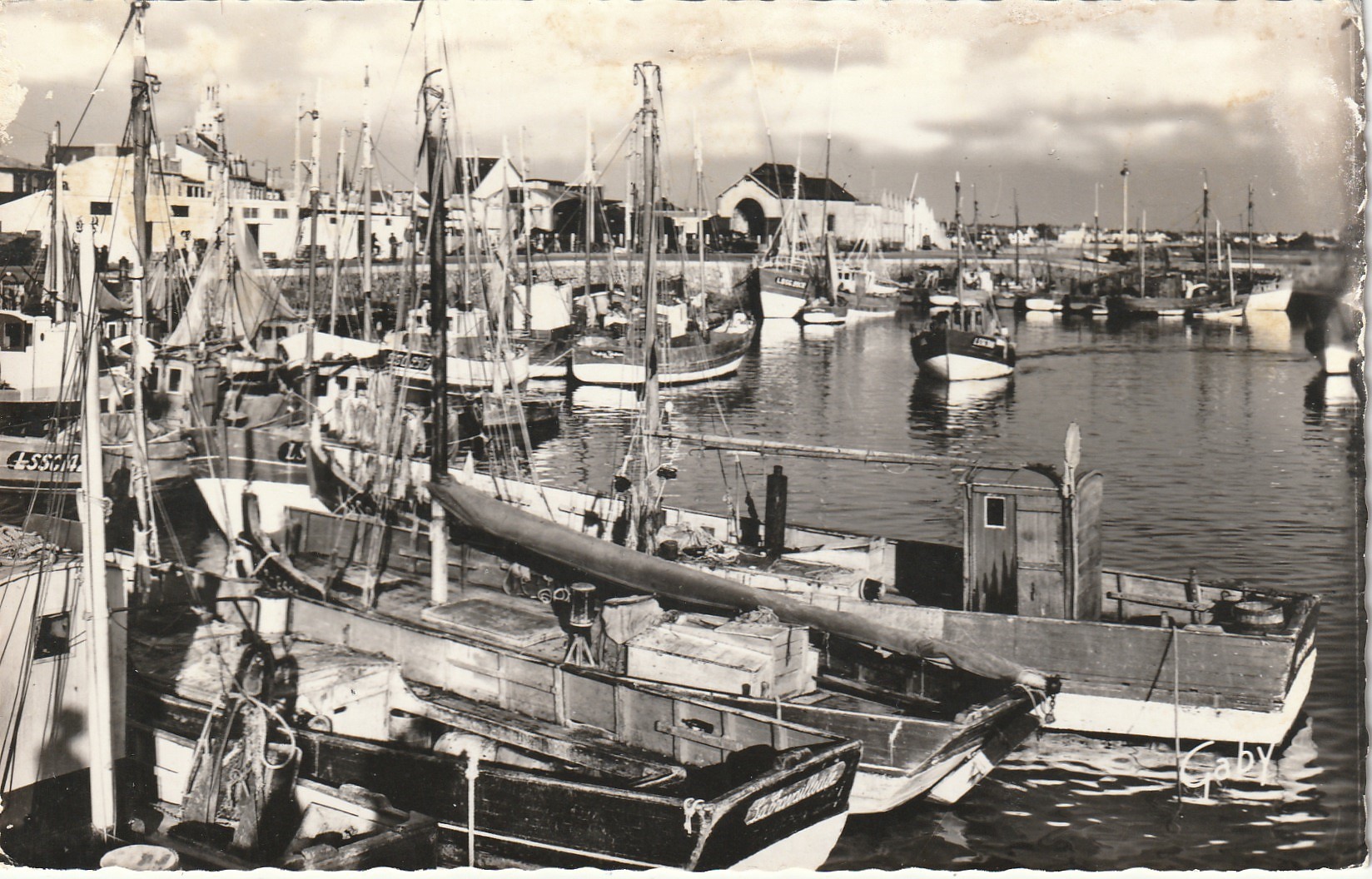 85 CROIX-DE-VIE. Barques de Pêcheurs