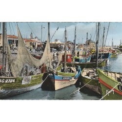 Cpsm petit format 85 CROIX-DE-VIE. Bateaux de Pêcheurs dans le Port 1964